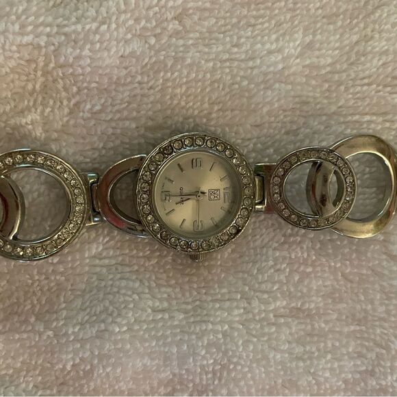NY&Co Ladies watch in silver. Great condition. - Picture 1 of 5